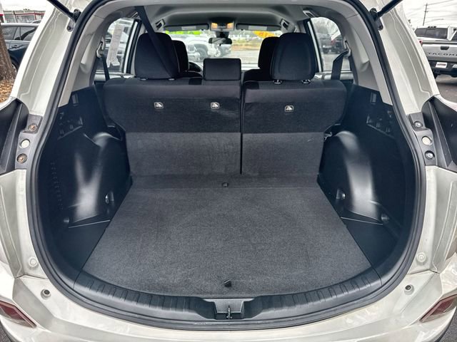 Used 2018 Toyota RAV4 LE image 30