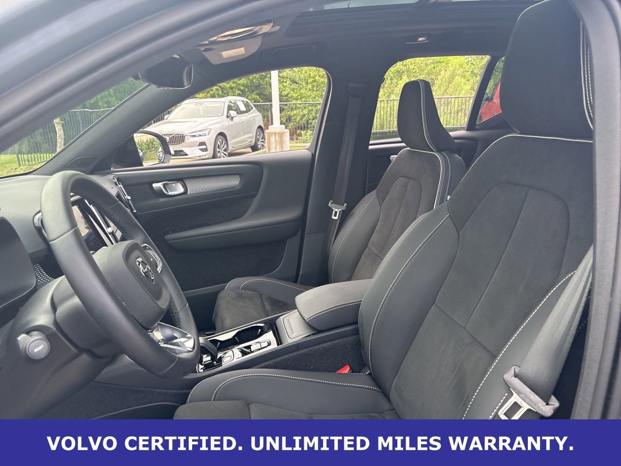 Certified 2023 Volvo XC40 B5 Plus w/ Climate Package image 17
