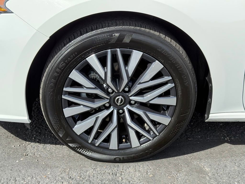 Used 2025 Nissan Altima 2.5 SV FWD image 9