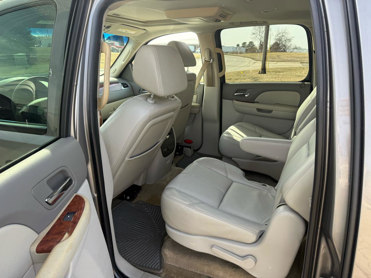 Used 2007 Chevrolet Suburban LT w/ LT Preferred Equipment Group image 15