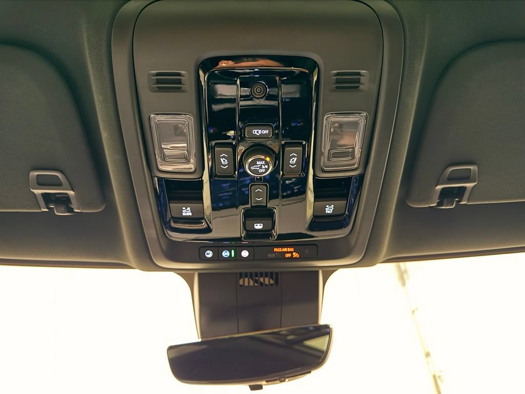 Used 2026 Chevrolet Tahoe High Country AWD/4WD image 27