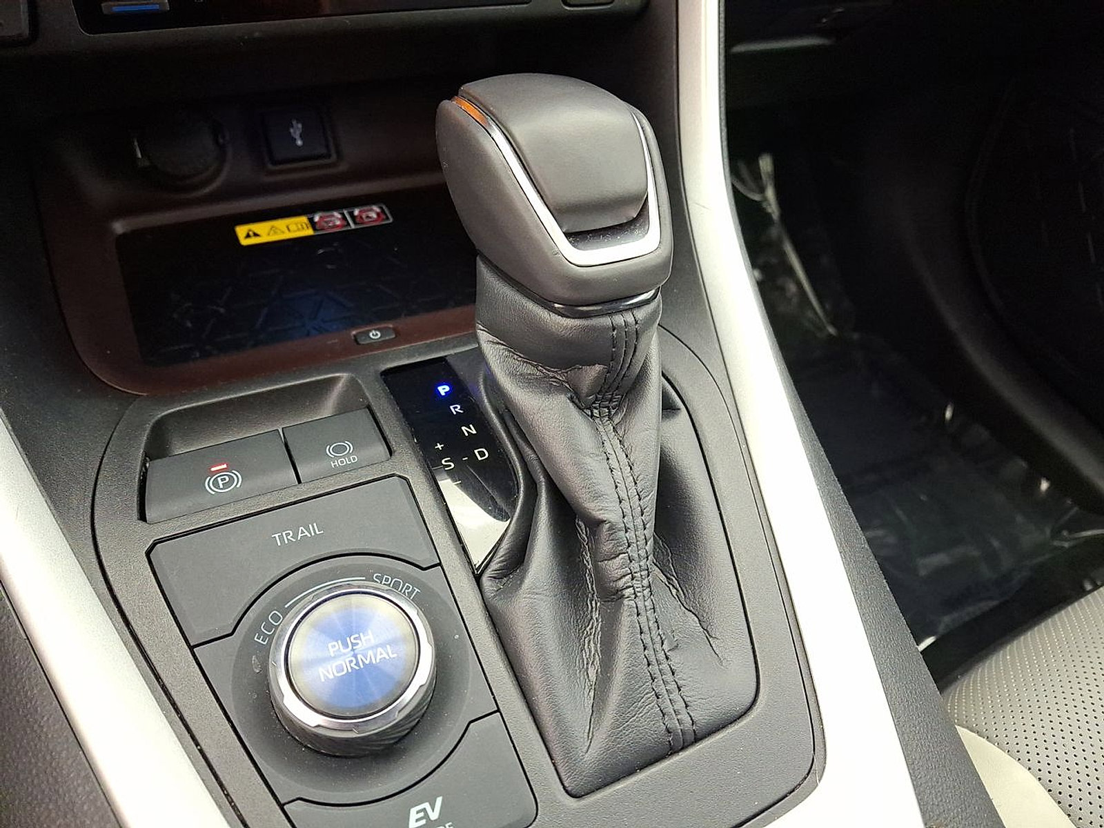 Certified 2022 Toyota RAV4 Limited AWD/4WD image 12