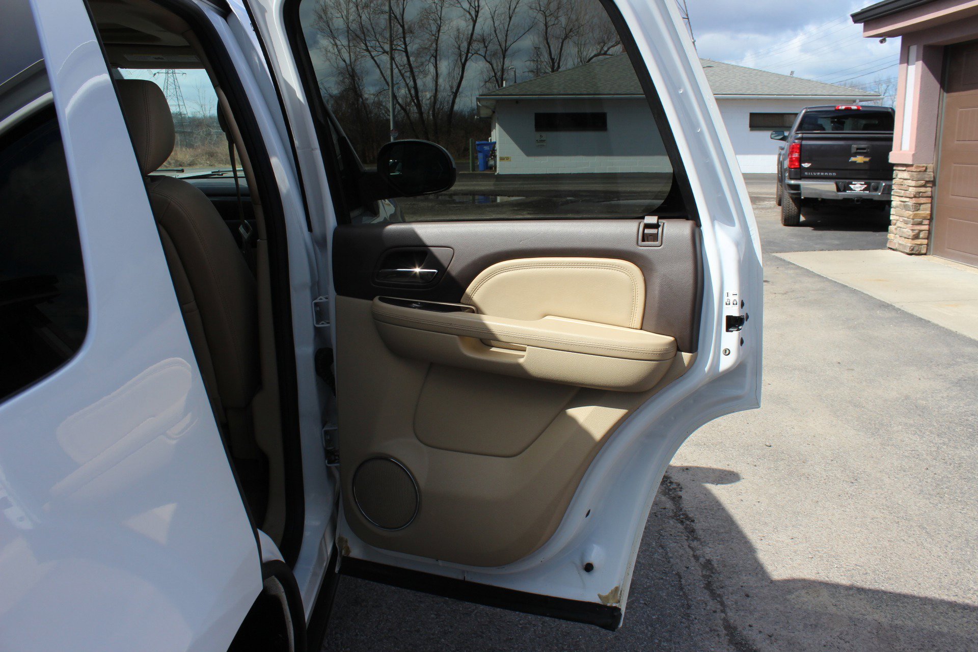 Used 2011 GMC Yukon Denali image 42