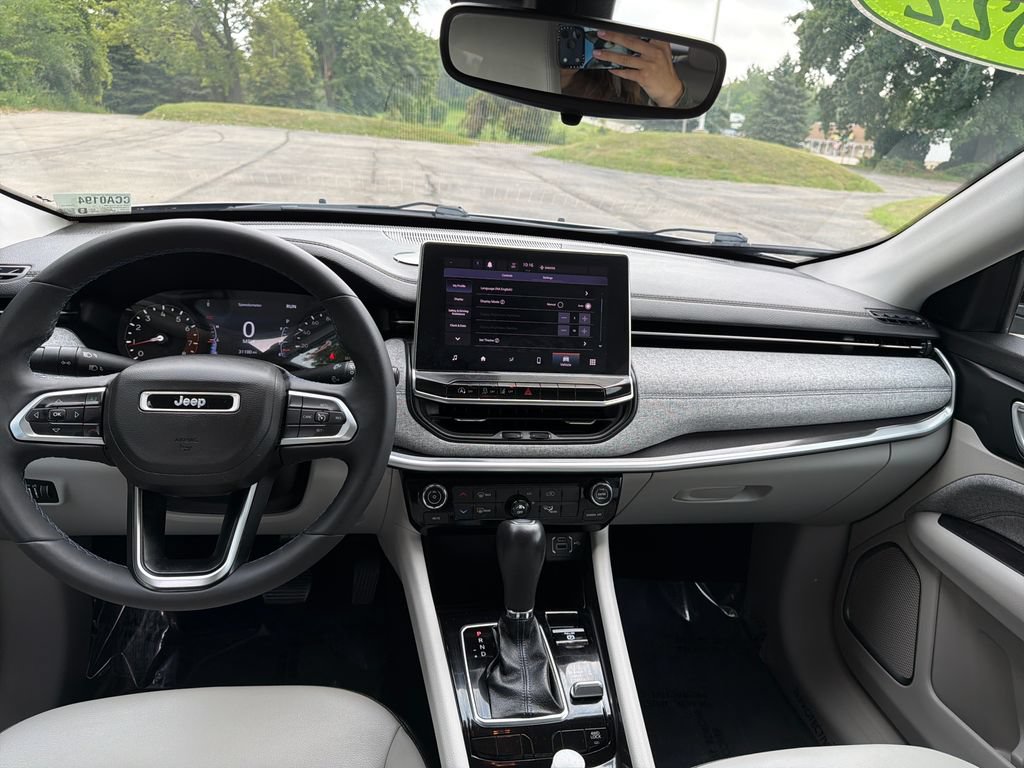 Used 2022 Jeep Compass Latitude AWD/4WD image 25