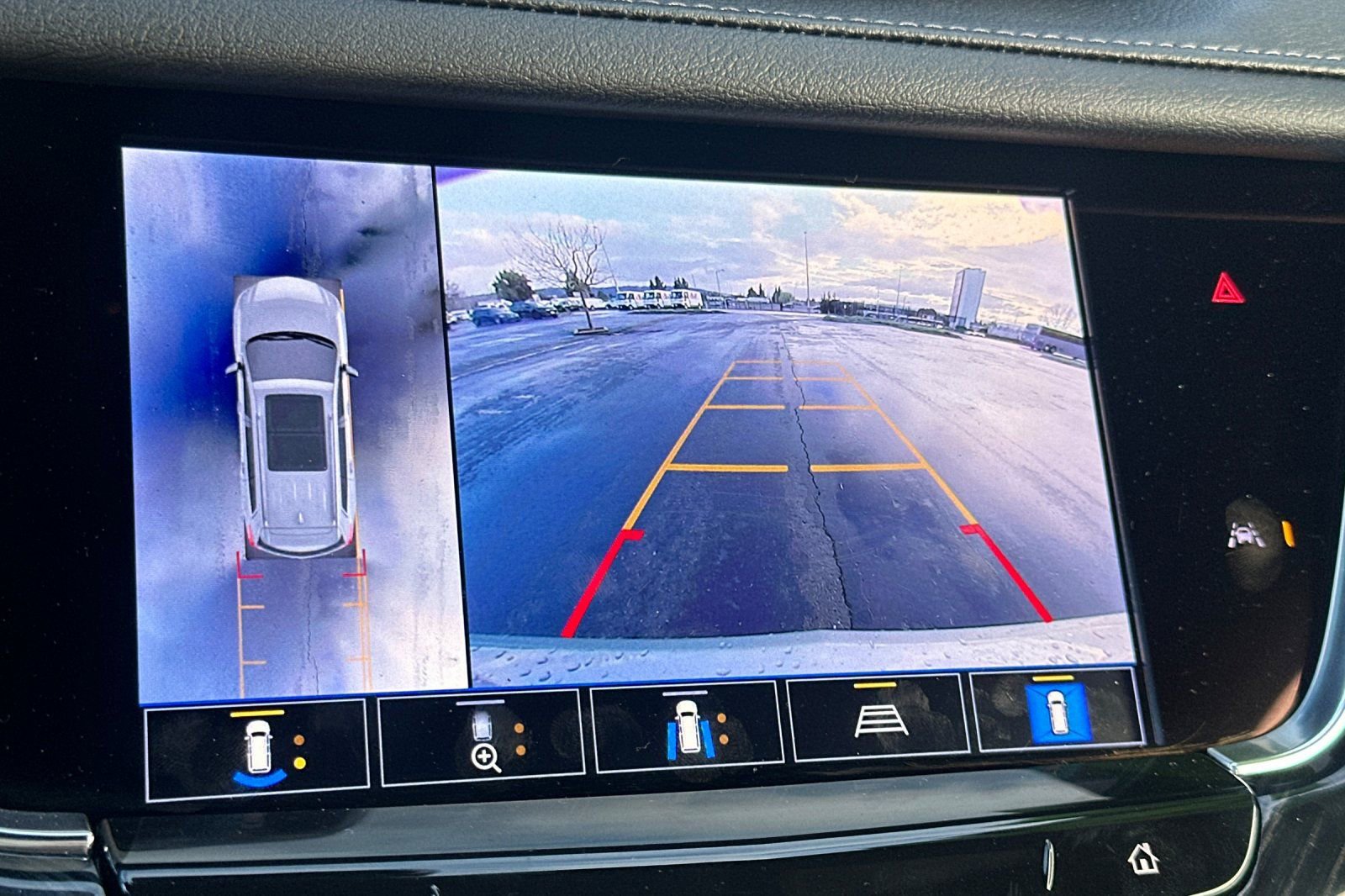 Used 2025 Cadillac XT6 Premium Luxury w/ Technology Package image 28