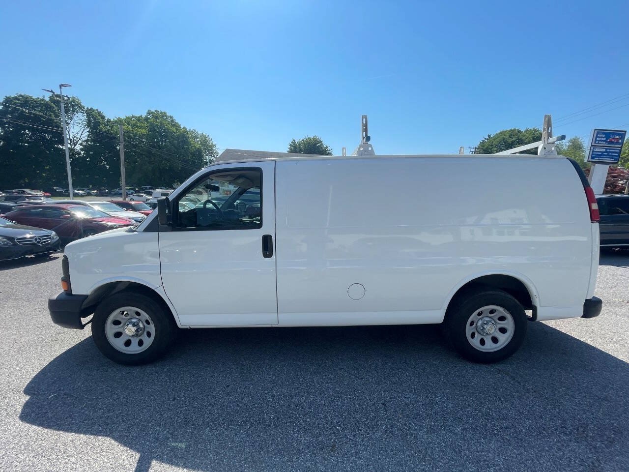 Used 2012 Chevrolet Express 1500 RWD image 9