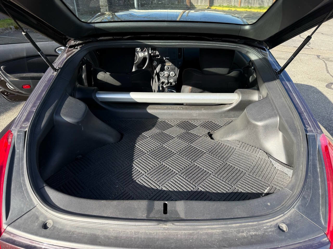 Used 2010 Nissan 370Z Touring w/ Sport Pkg RWD image 27