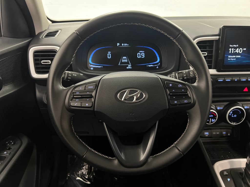 Used 2025 Hyundai Venue Limited FWD image 16