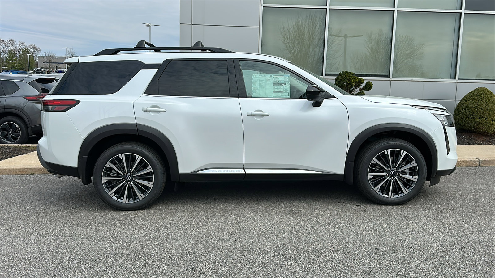 New 2026 Nissan Pathfinder Platinum AWD/4WD image 14
