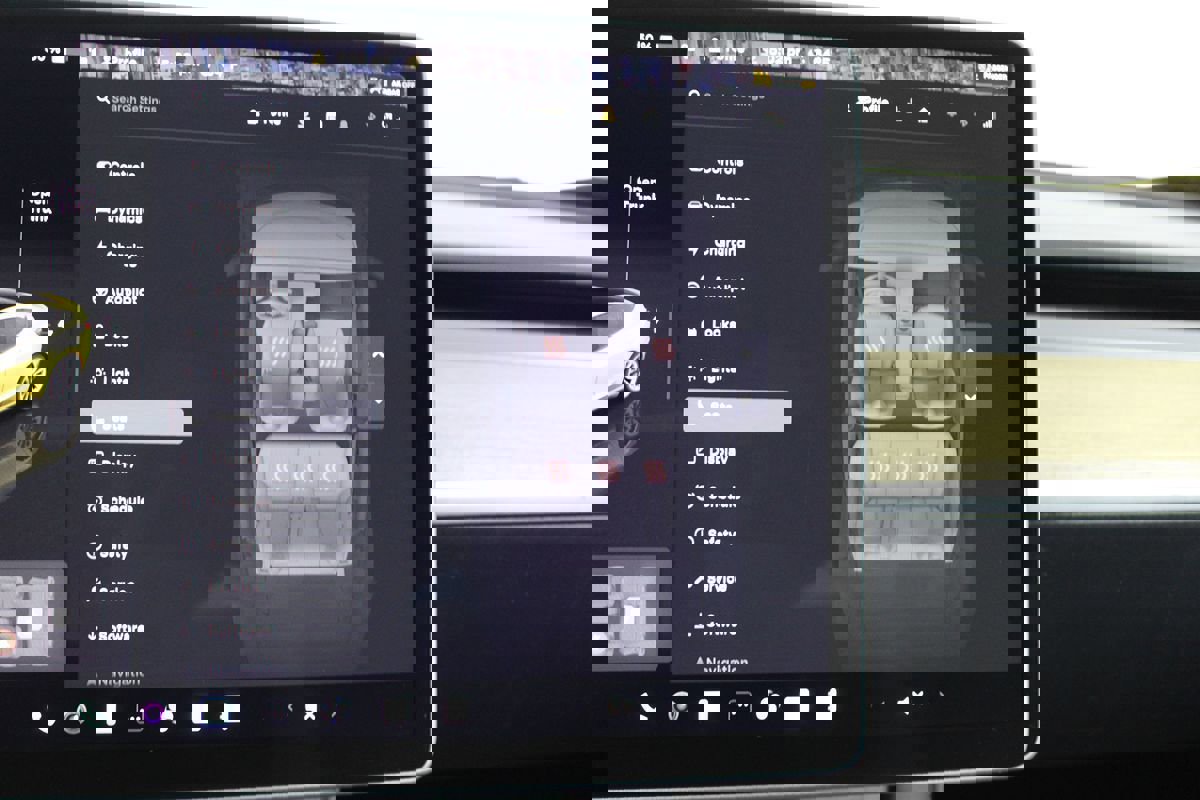 Used 2023 Tesla Model 3 Standard Range image 14