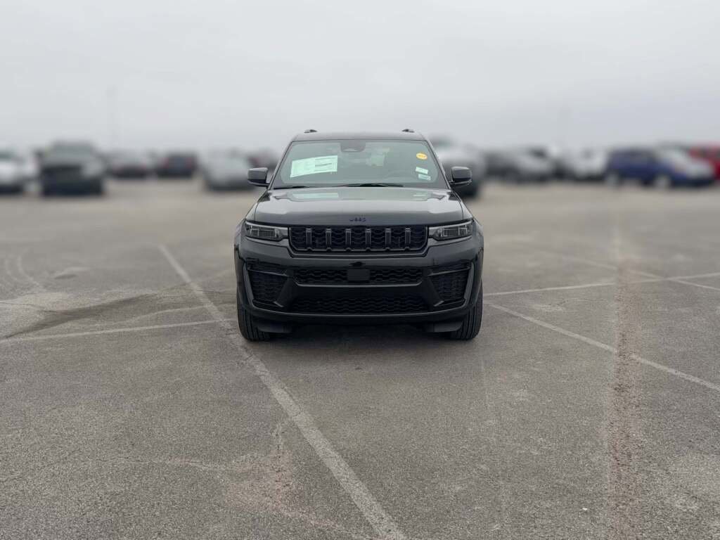 New 2026 Jeep Grand Cherokee Altitude image 2