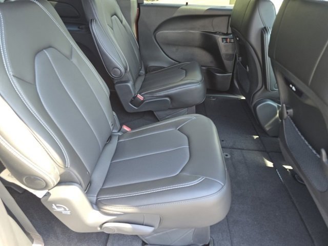 New 2026 Chrysler Pacifica Select image 27