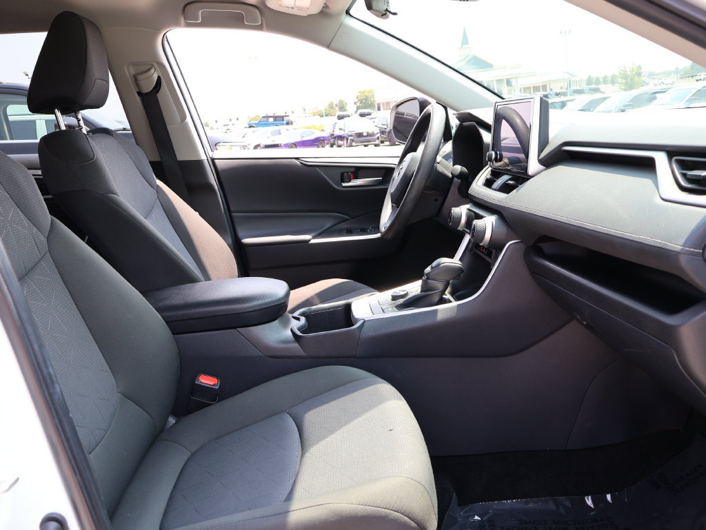 Used 2025 Toyota RAV4 XLE AWD/4WD image 8