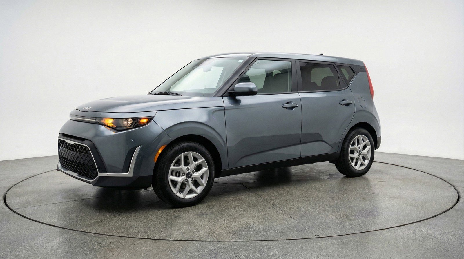 Used 2025 Kia Soul LX w/ LX Technology Package image 3