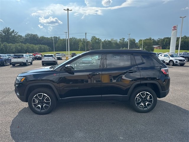 Used 2024 Jeep Compass Trailhawk image 6