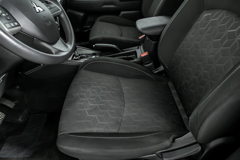 Used 2020 Mitsubishi Outlander Sport ES FWD image 17