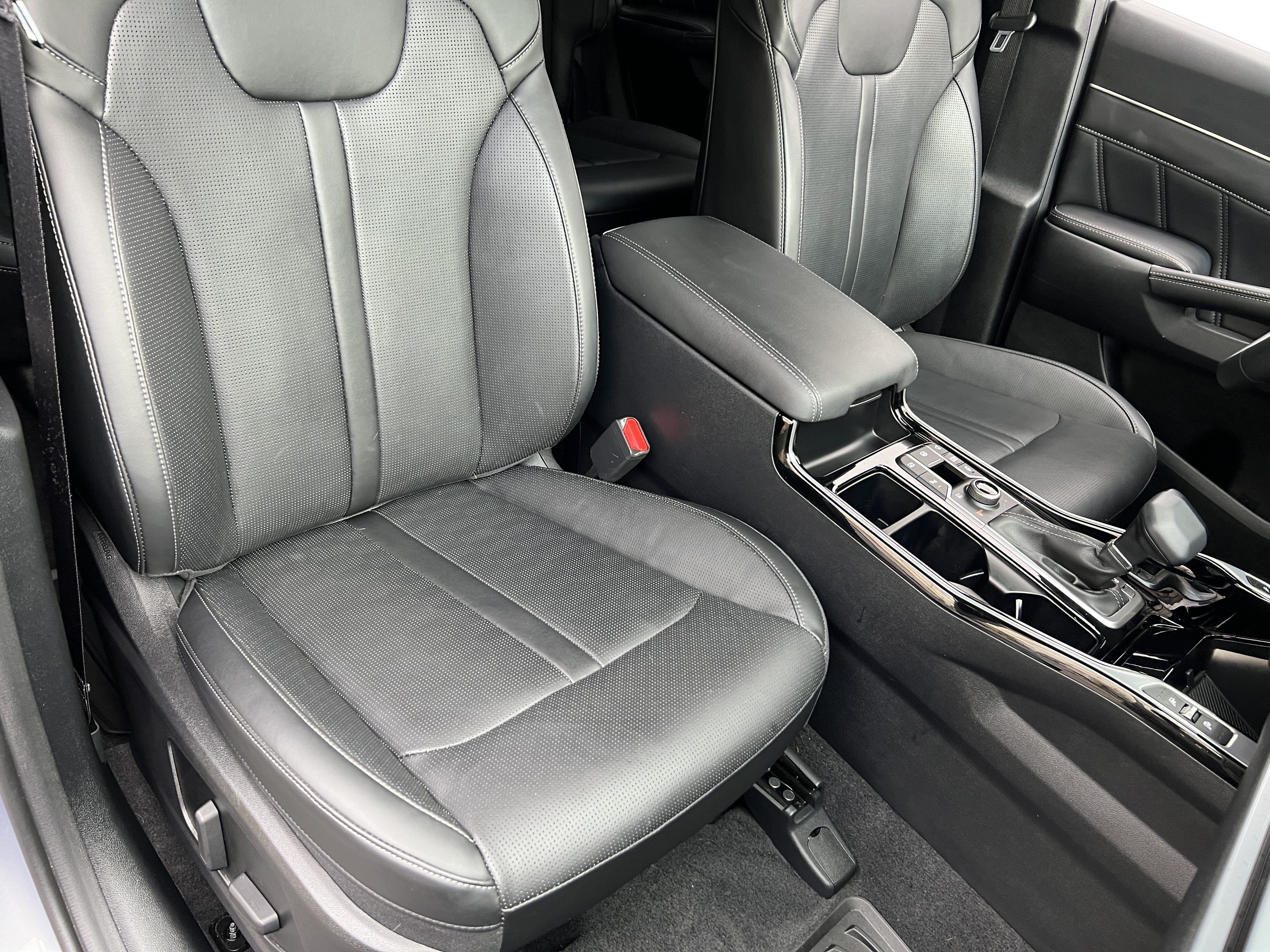 Used 2025 Kia Sorento SX AWD/4WD image 28