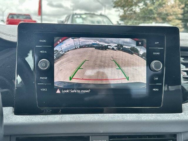 Used 2025 Volkswagen Jetta SE FWD image 14