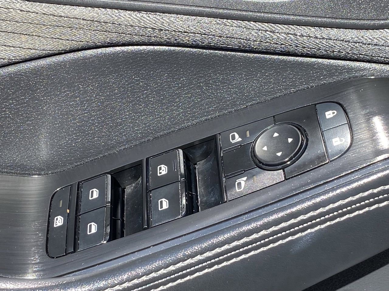 Certified 2023 Nissan Rogue SV FWD image 29