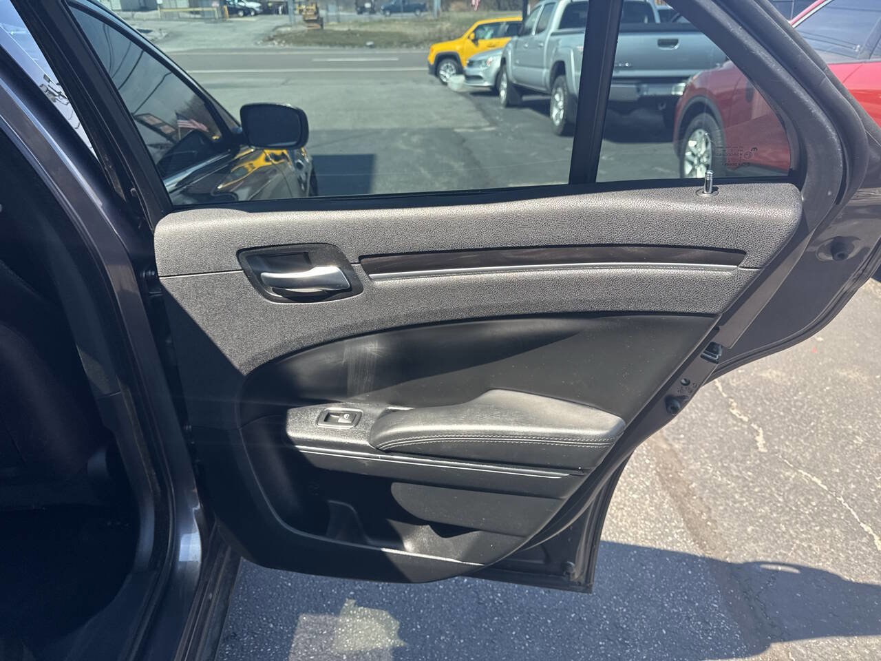 Used 2015 Chrysler 300 Limited RWD image 22