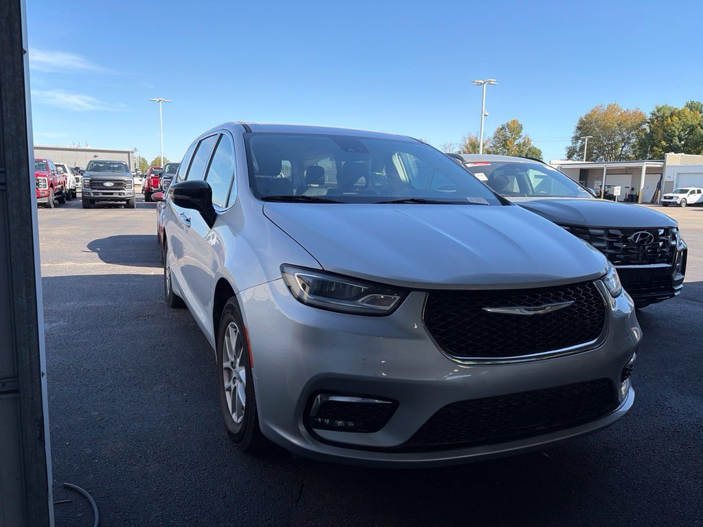 Used 2024 Chrysler Pacifica Touring-L