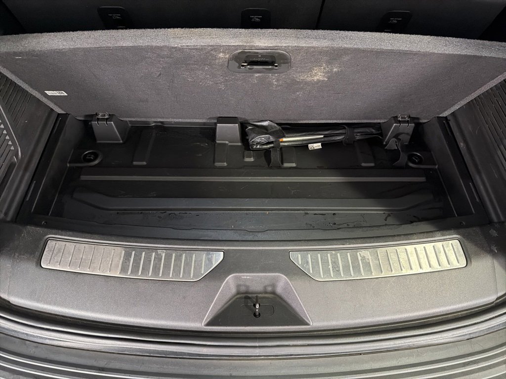 Used 2021 GMC Yukon Denali w/ Denali Premium Package image 11