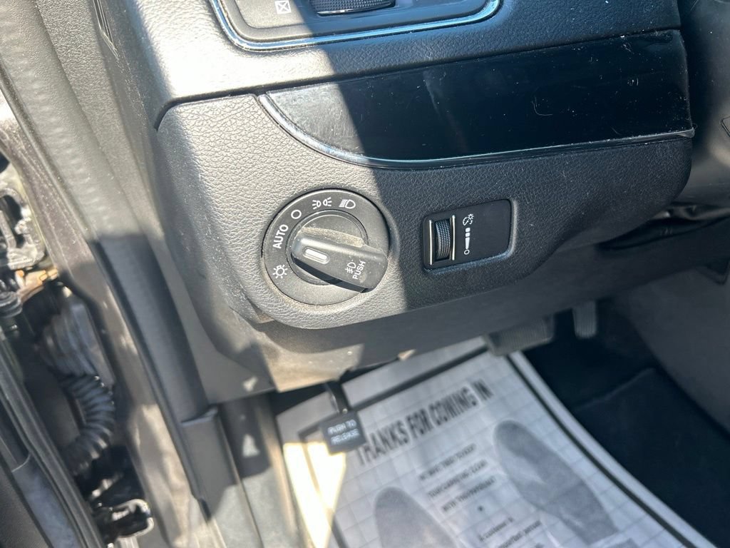 Used 2020 Dodge Grand Caravan SE FWD image 14