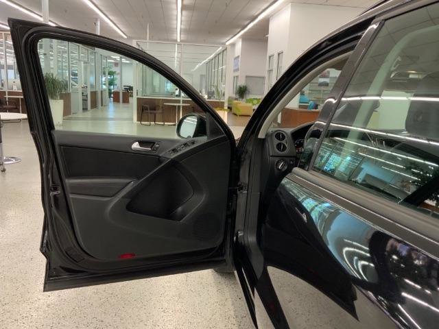 Used 2016 Volkswagen Tiguan S FWD image 29