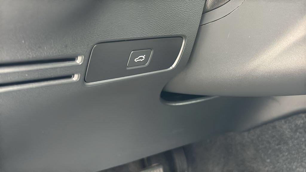 Used 2026 Volvo XC40 B5 Plus AWD/4WD image 14