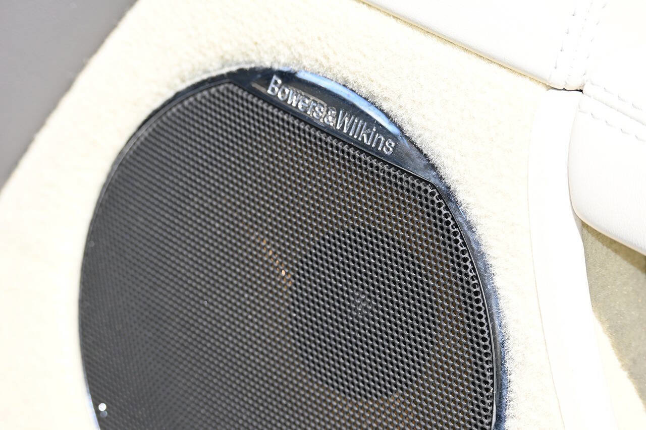 Used 2010 Jaguar XK Convertible image 39