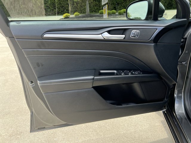 Used 2019 Ford Fusion Titanium FWD image 23
