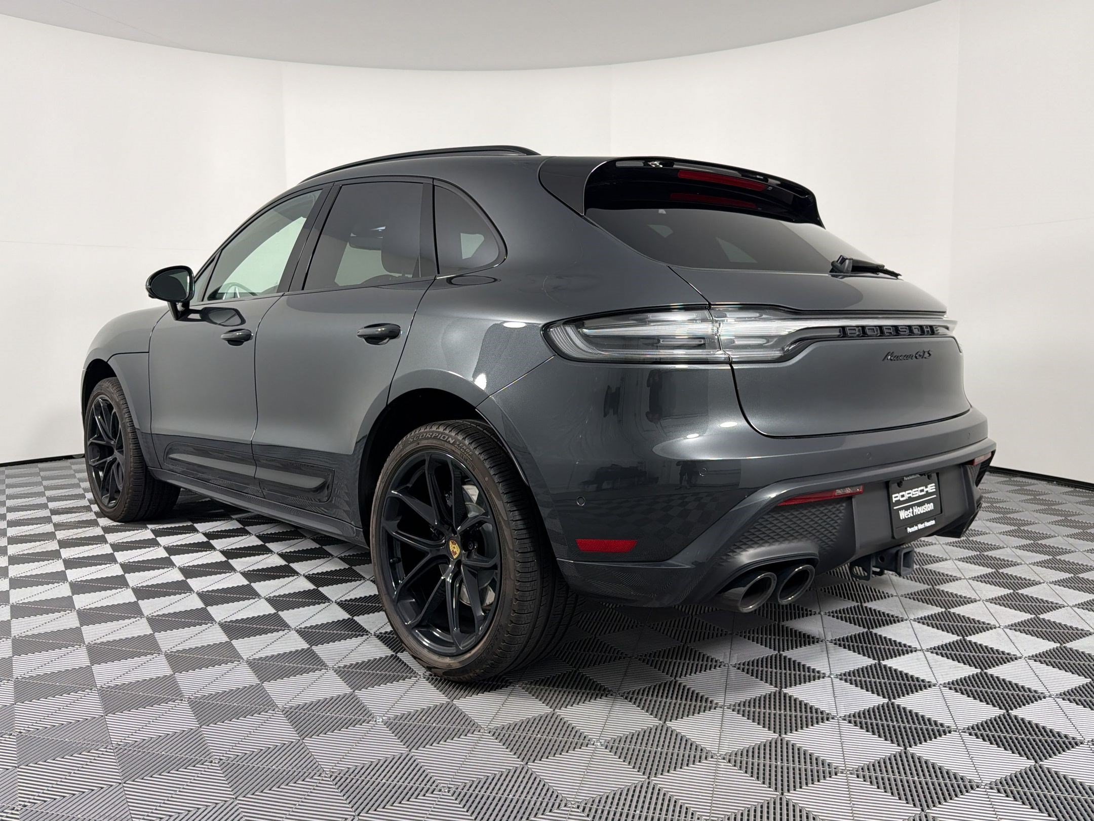 Certified 2025 Porsche Macan GTS AWD/4WD image 3