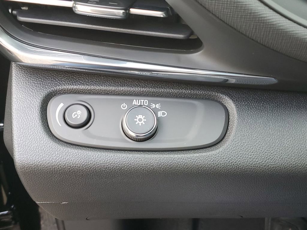 New 2025 Buick Envista Preferred w/ Advanced Safety Package image 17