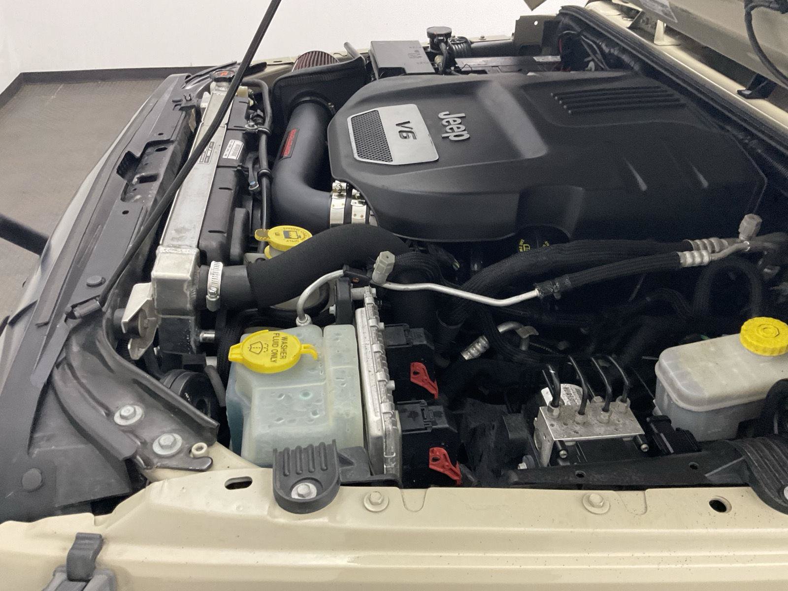 Used 2018 Jeep Wrangler Unlimited Sport S AWD/4WD image 18