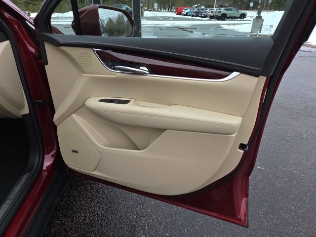 Used 2017 Cadillac XT5 Luxury image 47