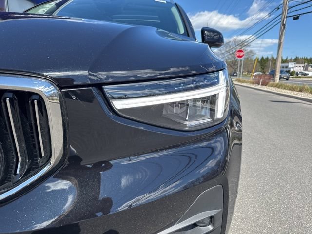 Certified 2025 Volvo XC40 B5 Plus AWD/4WD image 8