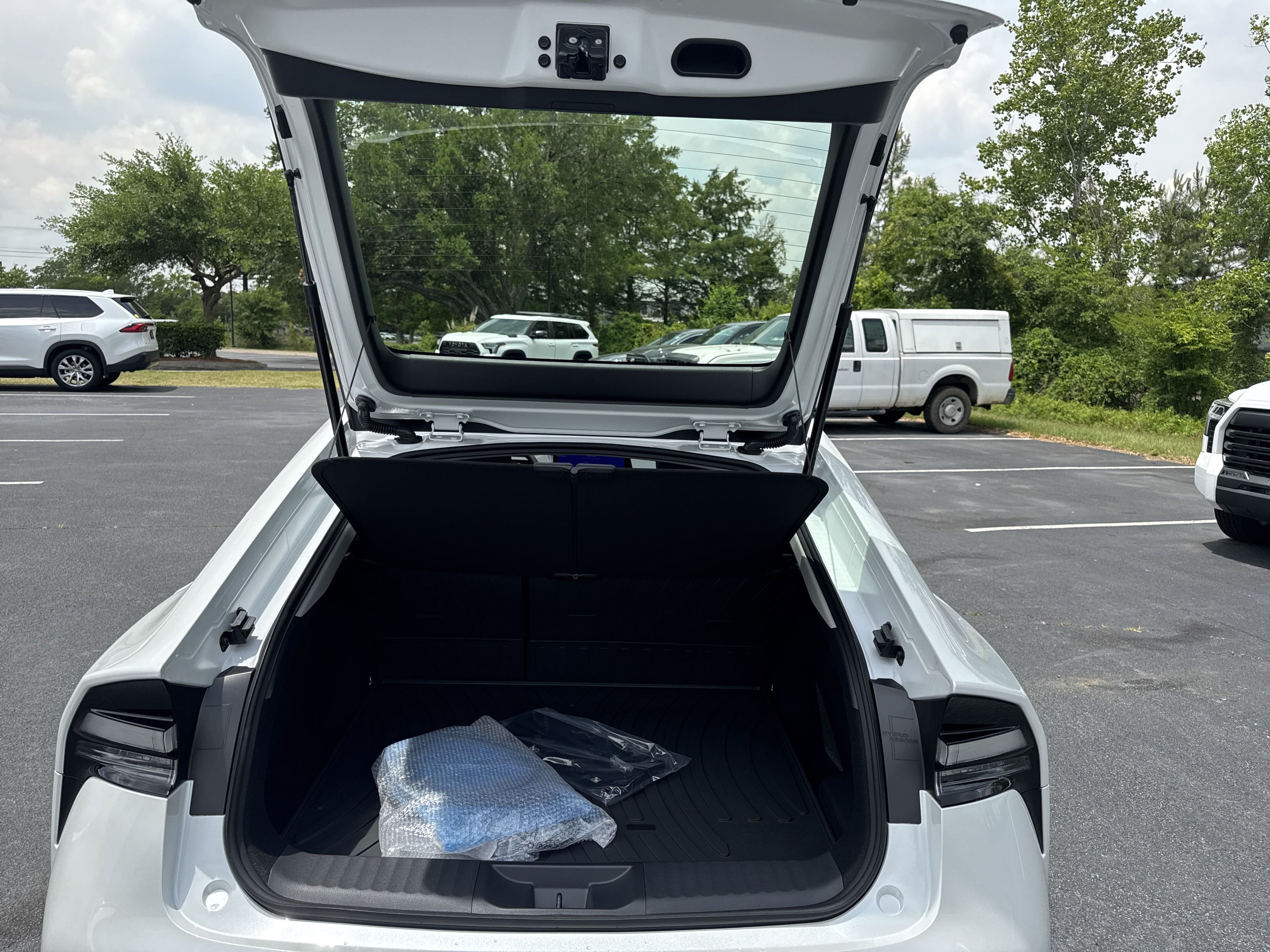 New 2025 Toyota Prius Plug-In Hybrid FWD image 40