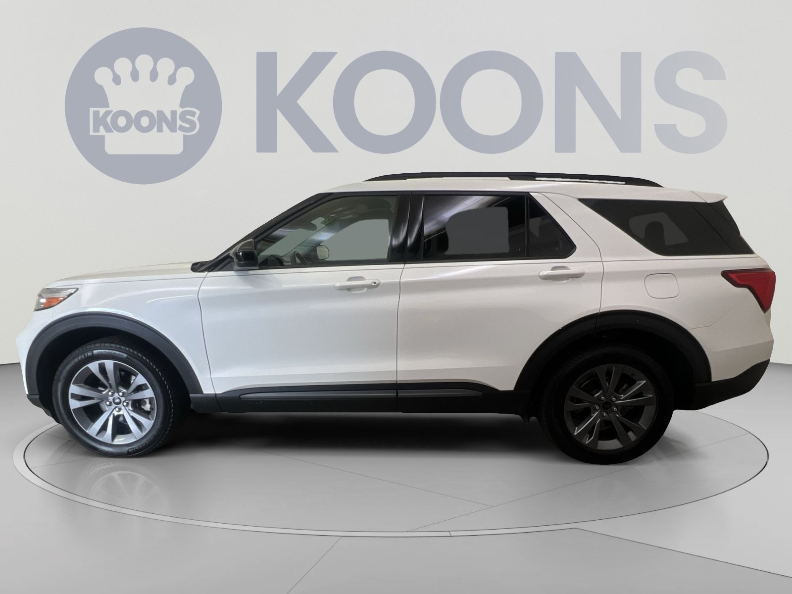 Used 2022 Ford Explorer XLT w/ Equipment Group 202A AWD/4WD image 5