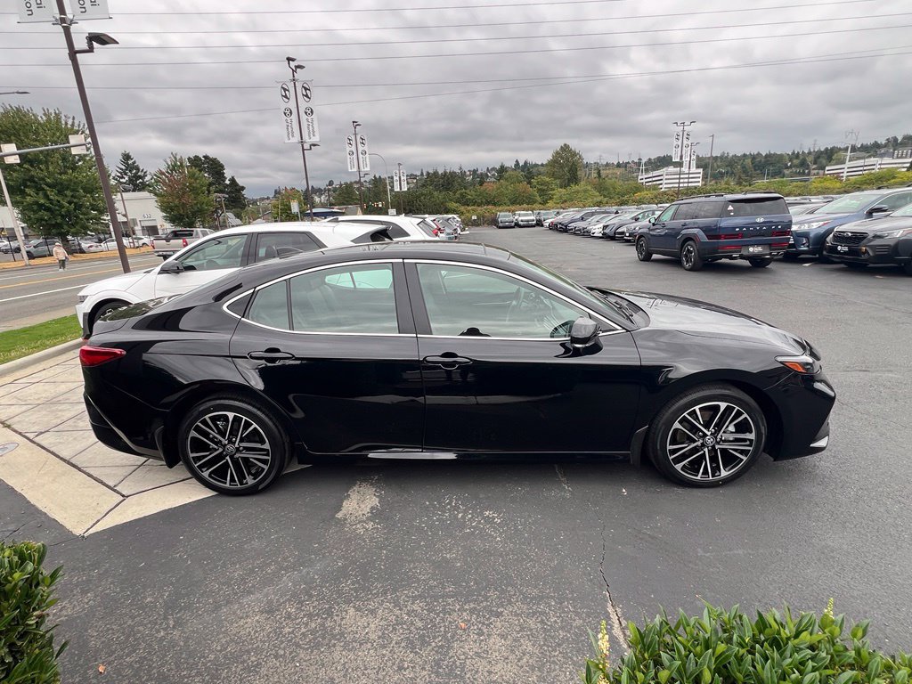 Used 2025 Toyota Camry XLE w/ Premium Package AWD/4WD image 8