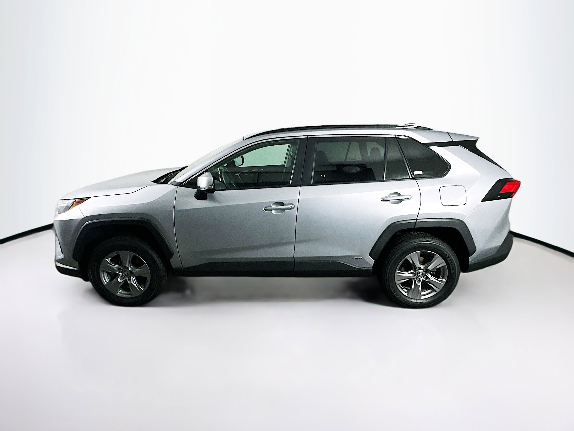 Used 2025 Toyota RAV4 XLE AWD/4WD image 4