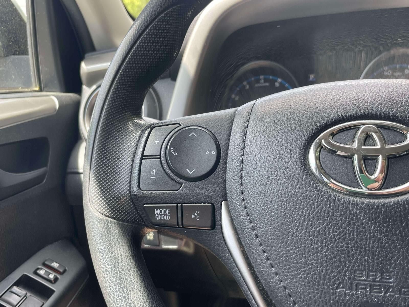 Used 2018 Toyota RAV4 LE w/ All Weather Liner Package AWD/4WD image 20