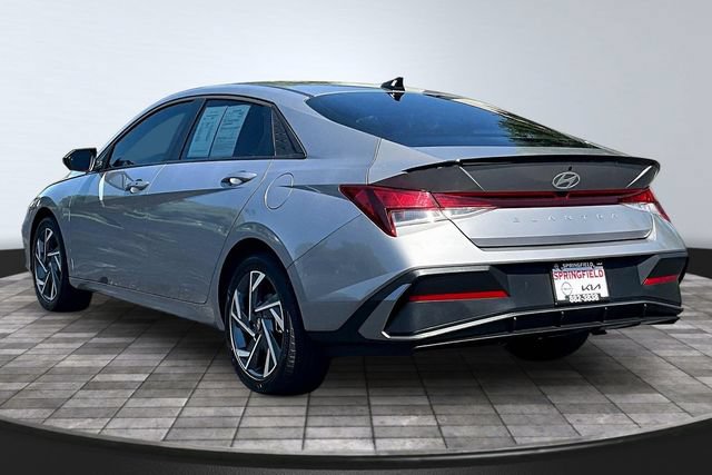 Used 2025 Hyundai Elantra Sport FWD image 4