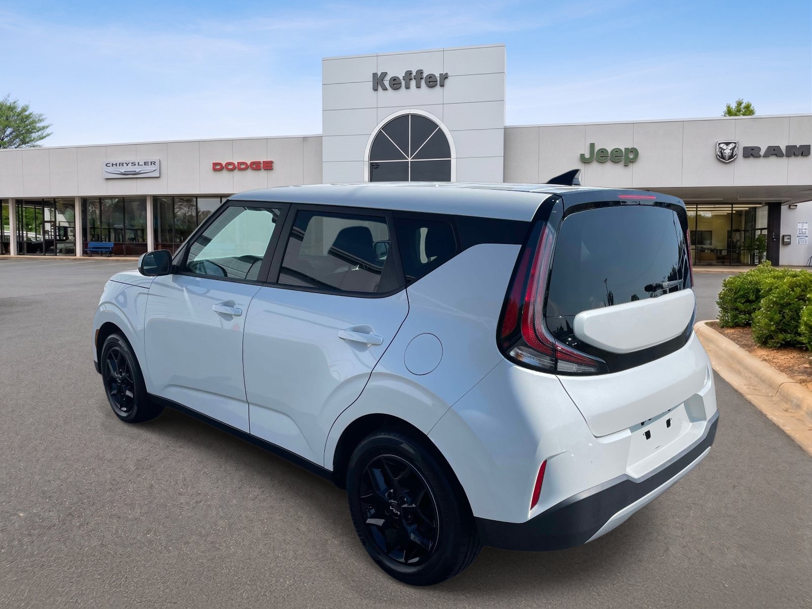 Used 2023 Kia Soul LX w/ LX Technology Package FWD image 4