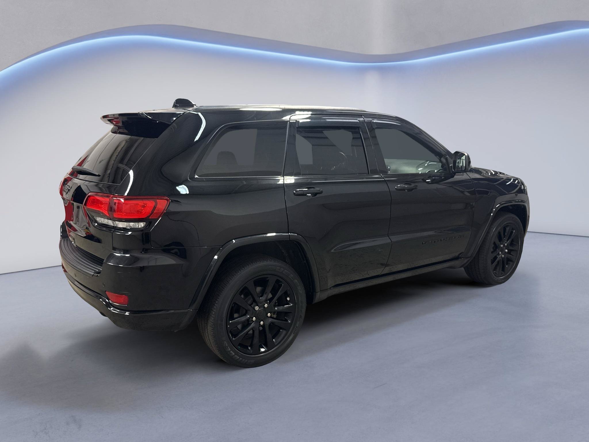 Used 2019 Jeep Grand Cherokee Altitude RWD image 8