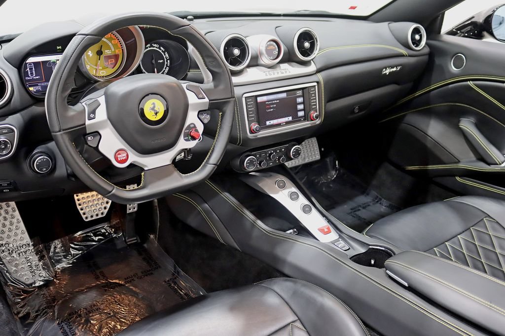 Used 2016 Ferrari California T RWD image 15