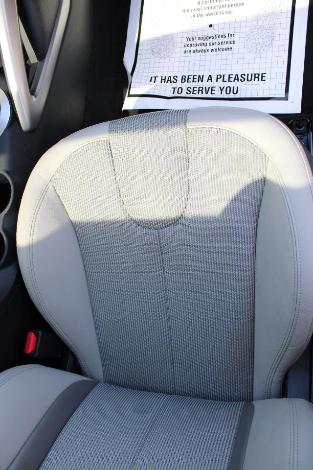 Used 2012 Hyundai Veloster w/ Style Pkg image 15