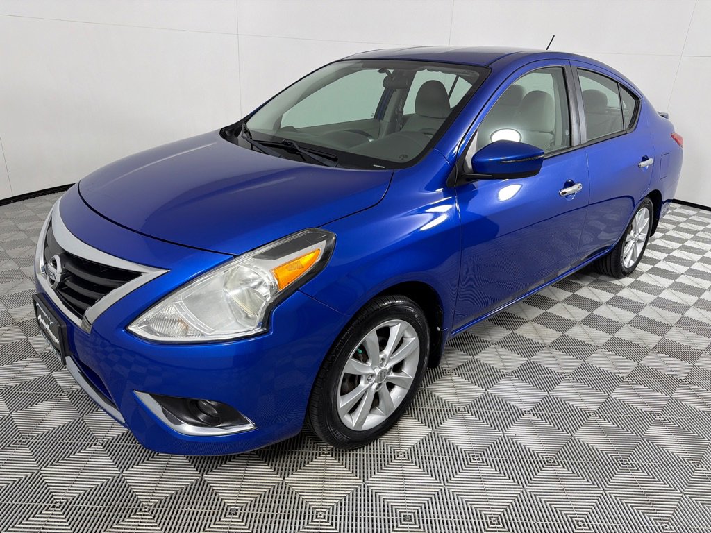Used 2015 Nissan Versa SL FWD image 9