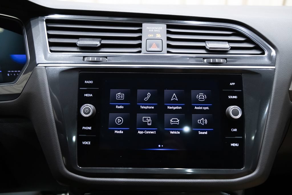 Certified 2024 Volkswagen Tiguan SE R-Line AWD/4WD image 20
