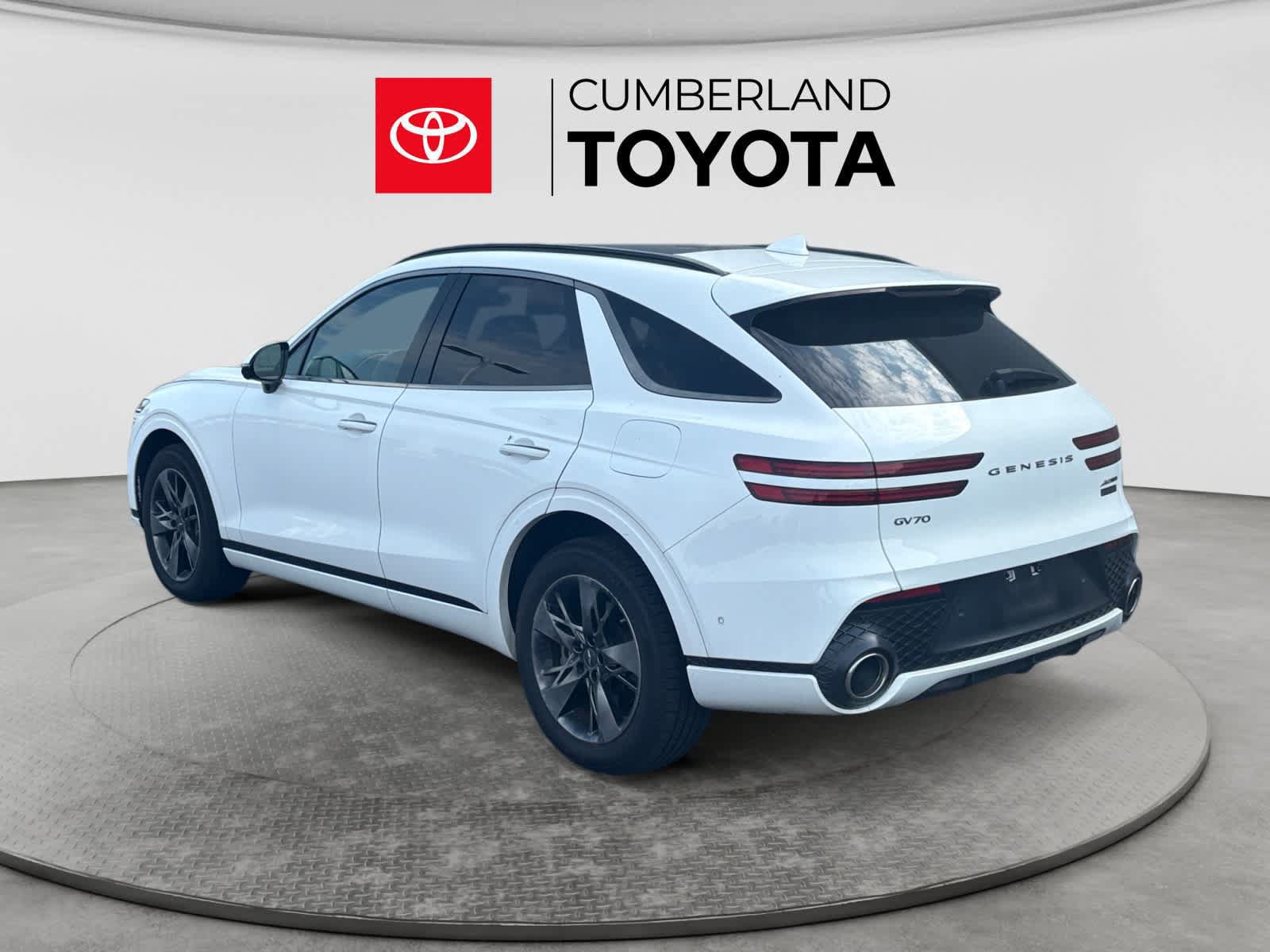Used 2022 Genesis GV70 3.5T Sport w/ Sport Advanced Package AWD/4WD image 3