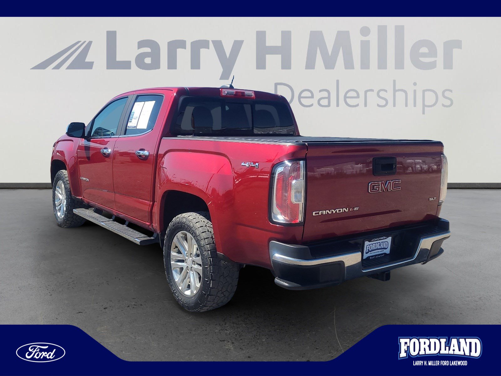 Used 2017 GMC Canyon SLT w/ Driver Alert Package AWD/4WD image 3